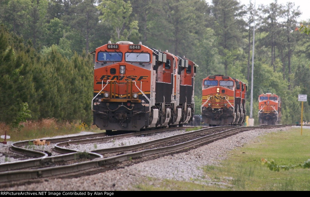 BNSF 6848 leads